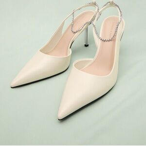 Charles & Keith D’Orsay Pumps 👠
